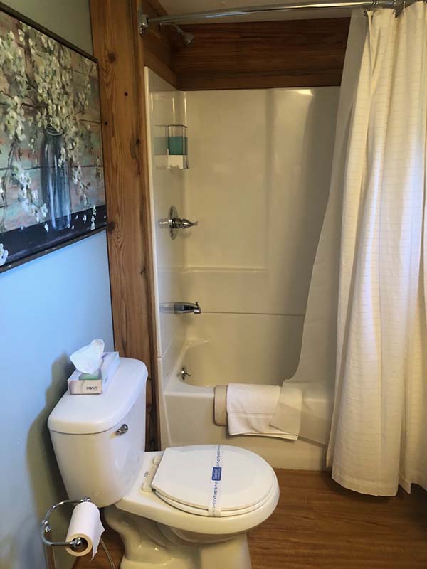 Weekend cabin getaway by J&S Creekside Cabins in Livingston Manor