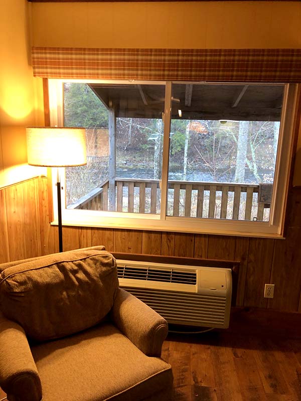 Cabin rentals serving Parksville visitors at J&S Creekside Cabins